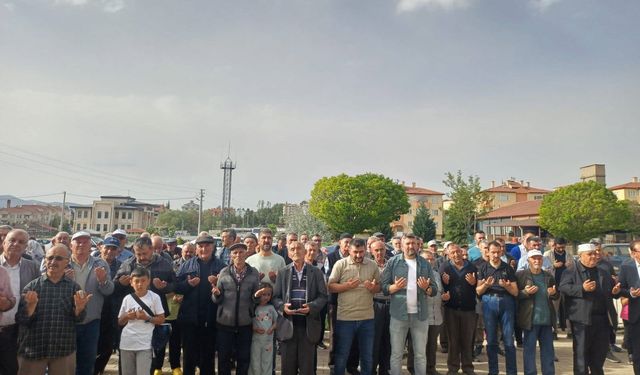 Emet’te 29 hacı adayı için duygusal uğurlama töreni