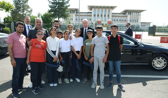 Cumhurbaşkanı Erdoğan, Adıyamanlı çocukları Külliye’de ağırladı