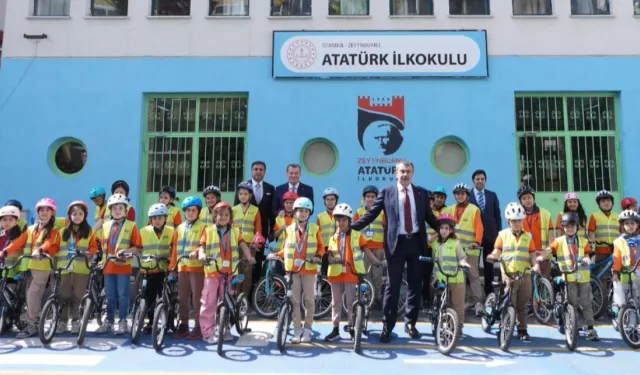 Bakan Yusuf Tekin, Atatürk İlkokulunu ziyaret etti