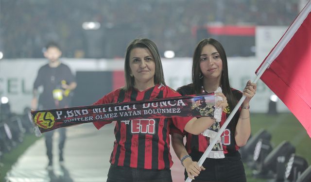 Eskişehirspor kutlamalarında herkesi ağlatan an!