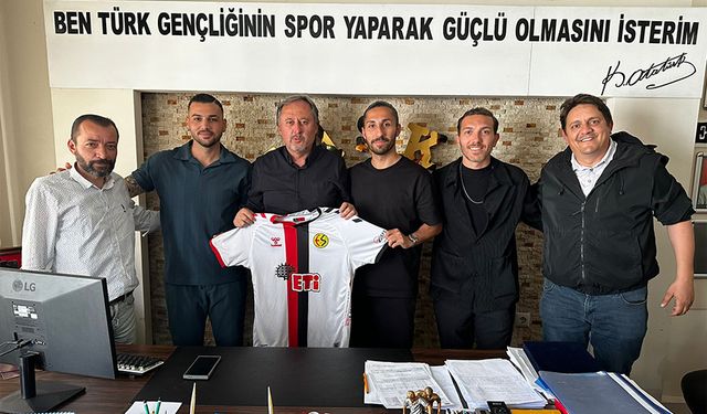 Eskişehirsporlu futbolculardan Başkan Atam'a forma