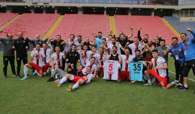 Formanın ağırlığını bilen bir futbolcu grubu