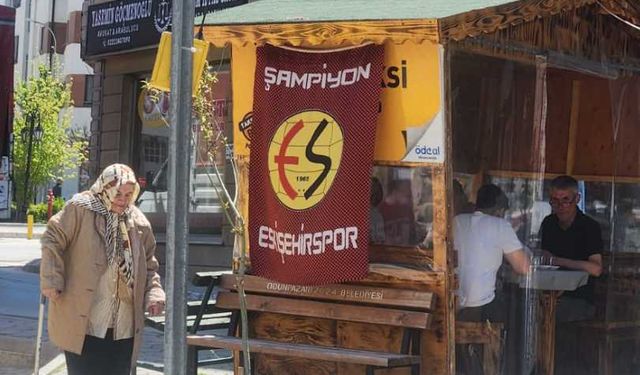 Eskişehirspor’un arması şehrin dört bir yanında dalgalanıyor