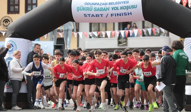 Eskişehir'de 500 sporcu sevgiyle koştu