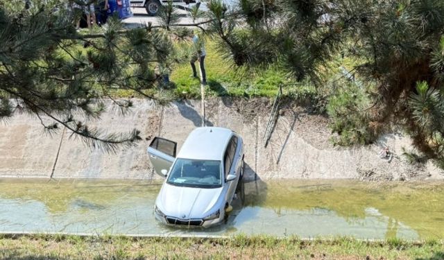 Eskişehir'de kontrolden çıkan otomobil kanala uçtu