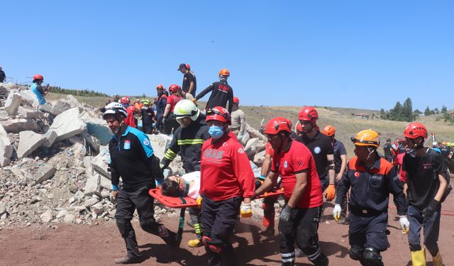 AFAD'dan Eskişehir'de gerçeğini aratmayan tatbikat