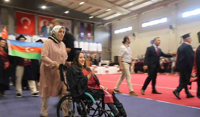 Engelsiz azim: Mezuniyet hikayesi yürekleri ısıttı