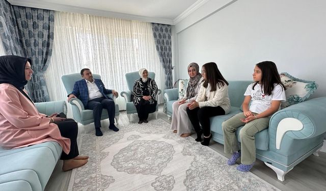 Vali Musa Işın ve eşinden şehit ailelerine anlamlı ziyaret