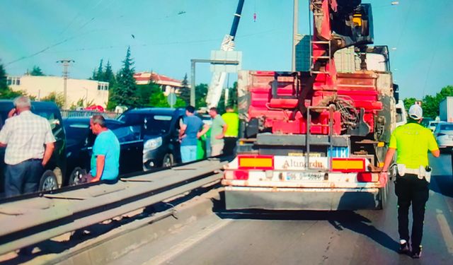Eskişehir'de 3 araç birbirine girdi: 1 yaralı
