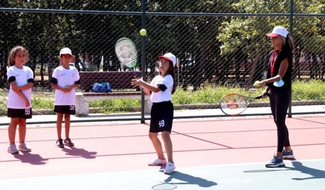 Eskişehir’de tenis severlere ücretsiz eğitim fırsatı
