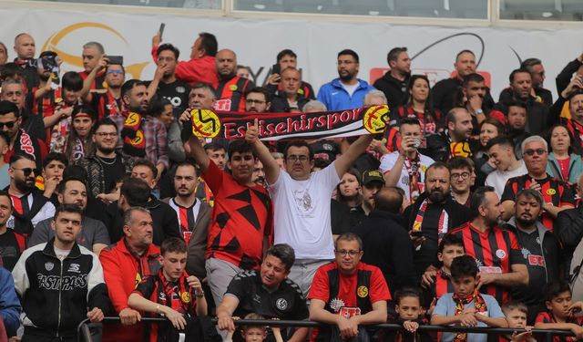 Taraftar kombinede rekor peşinde