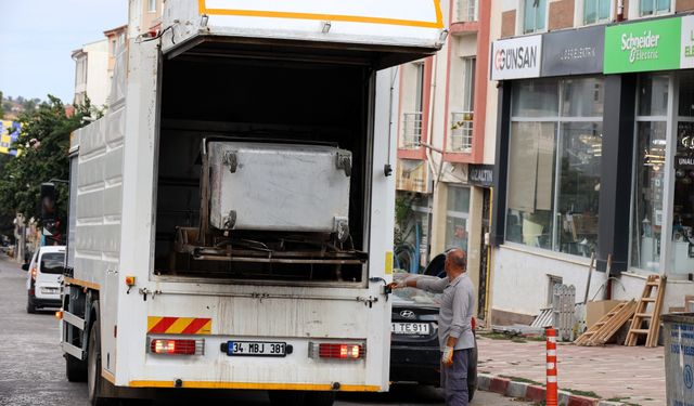 Söğüt’te çöp konteynerlerine düzenli dezenfekte