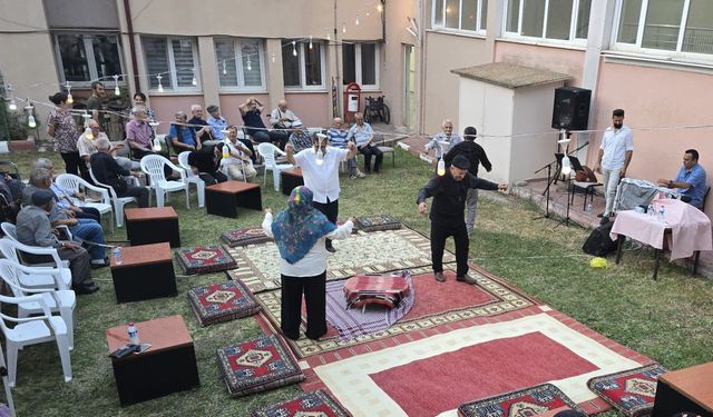 Huzurevinde sıra gecesiyle moraller yükseldi