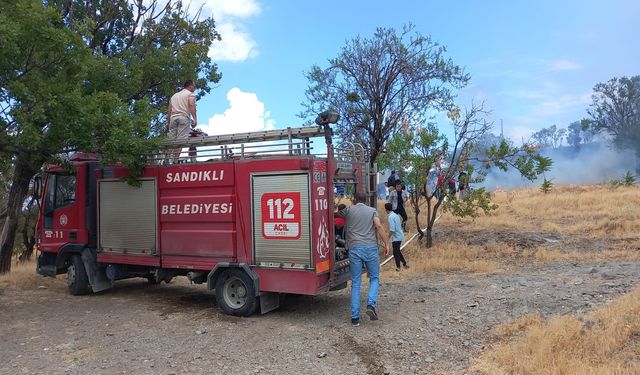 Sandıklı'da çıkan yangın paniğe neden oldu
