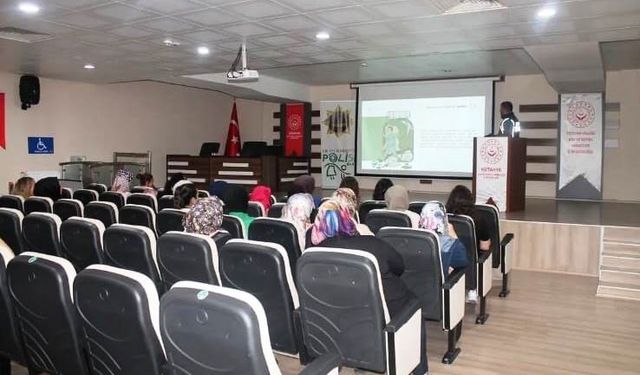 Kütahya’da "En İyi Narkotik Polisi Anne" konulu eğitim