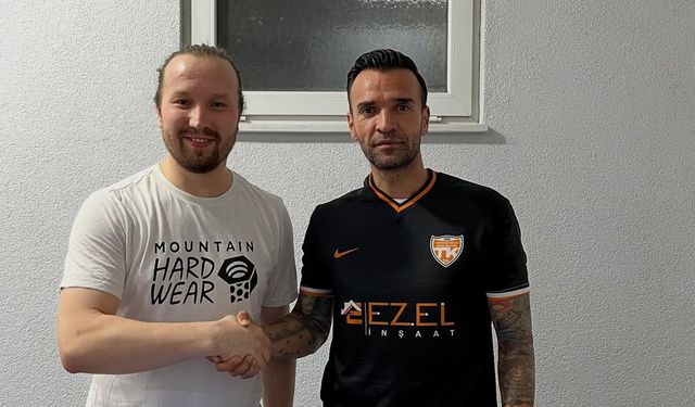 Burak Solmaz Tepebaşı Kolejspor formasını giydi