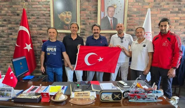 ESDAG ekibi Ağrı Dağı’nda Türk bayrağını dalgalandırdı