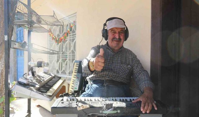 Hayatını adadığı orglarıyla her gün tek kişilik konser veriyor