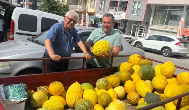 Kuruçay kavunu tezgahlarda