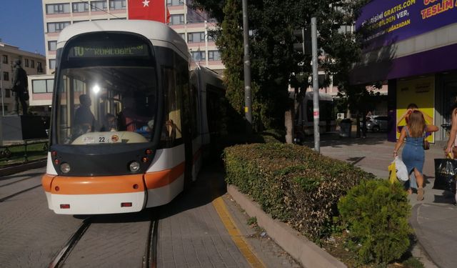 Eskişehir’de vatandaş isyan etti: Kuralsızlık trafiği kilitledi!