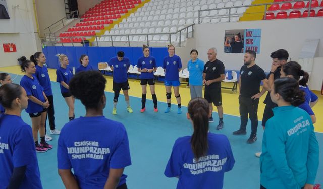 Odunpazarı kadın hentbol takımı lige dönüyor