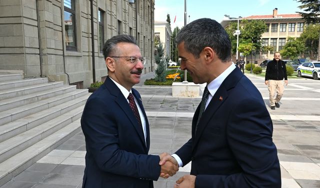Uşak Valisi Naci Aktaş’tan Vali Hüseyin Aksoy’a ziyaret