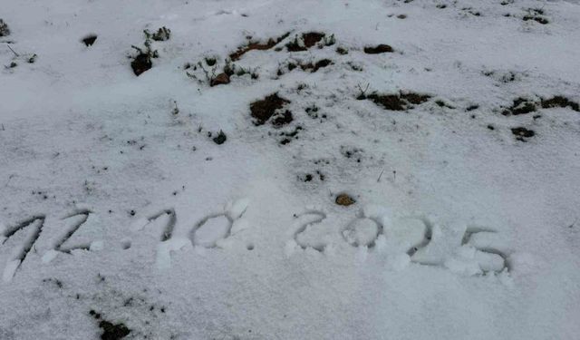 Afyonkarahisar’da mevsimin ilk karı düştü