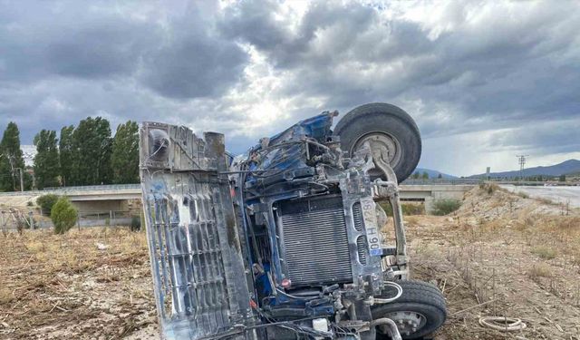 Bilecik’te devrilen tanker sürücüsü yaralandı