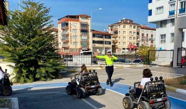 Bilecik’te miniklere trafikte güvenli adımlar eğitimi