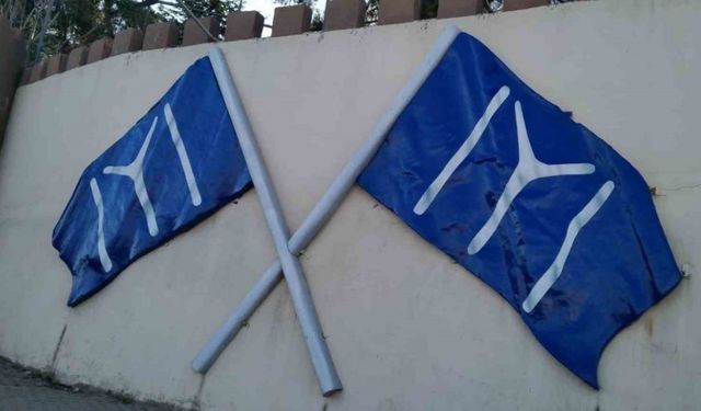 CHP’li Bilecik Belediyesinin ’Kayı Bayrağı’ ve ’Osmanlı Arması’nı söktürmesine tepki