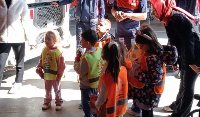 Minik Eller’den İtfaiye Haftası’da anlamlı ziyaret