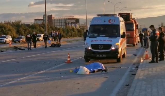 Otomobille motosiklet çarpıştı: 1 ölü, 3 yaralı