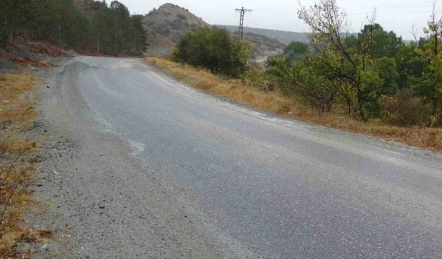 Taş ocağı tozu ve asfaltsız yola vatandaşlardan tepki