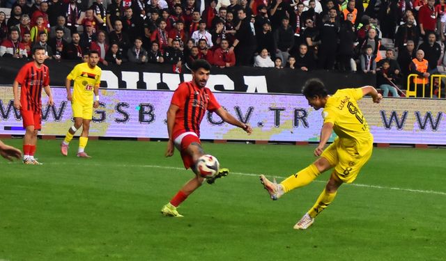 Tayfun gollerini atmaya devam ediyor