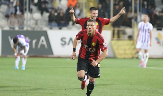 Camiaya armağan etti