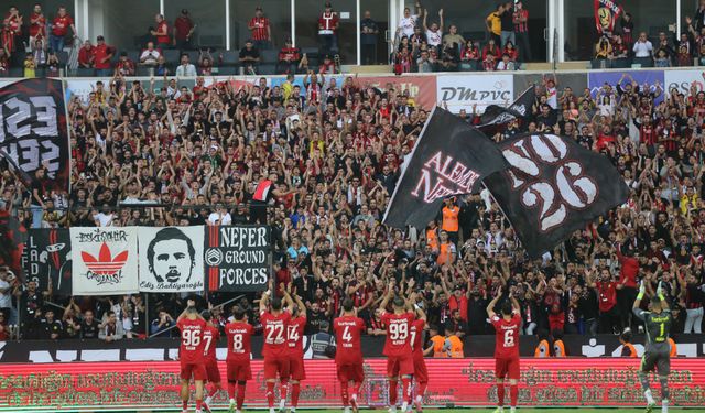 Eskişehirspor taraftarı 1.Ligi geçti