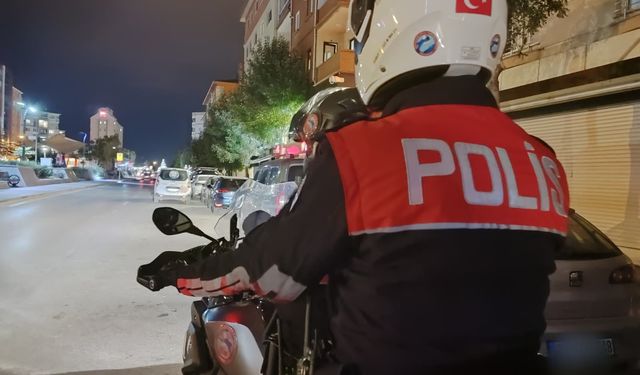 Şüphe üzerine durdurulan kamyondan ruhsatsız silah ele geçirildi