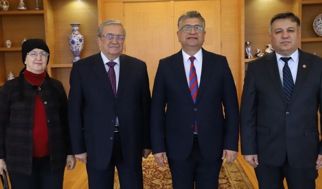 Emekli Müdür Ahmet Urfalı eserlerini Rektör Kızıltoprak’a takdim etti