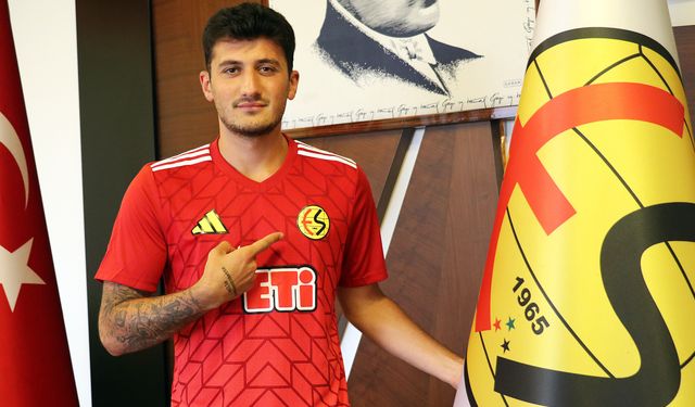 Eskişehirsporlu futbolcu kart yedi cezalı duruma düştü