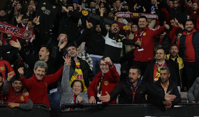 Siyah-Kırmızılı taraftarlar coşkuyu yaşadı
