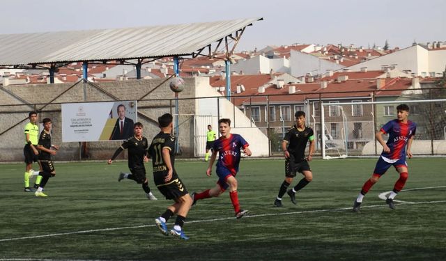 Futbolda heyecan sürüyor