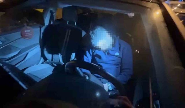 Direksiyon başında sızdı, 3 saatlik uğraş sonucu uyandırıldı