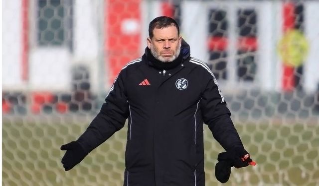 Eskişehirspor'un teknik direktörü patronlara seslendi