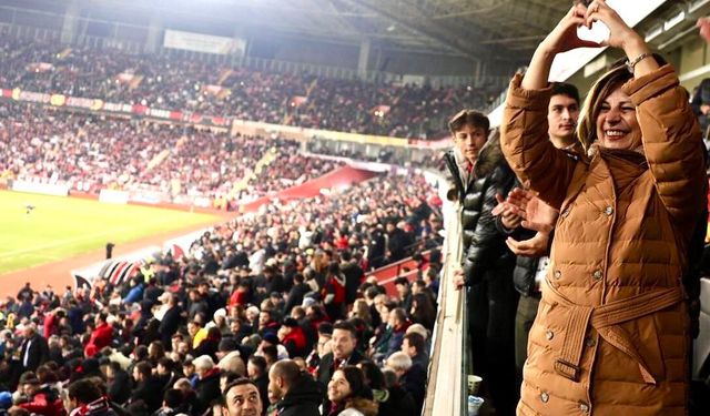 Eskişehirspor kalecisi Bora'ya Başkan Ünlüce'den tebrik