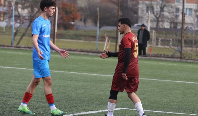 Alkışlar Birliksporlu futbolcuya