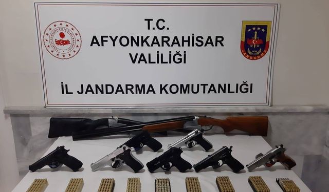 Afyon'da Jandarmadan ruhsatsız silah operasyonu