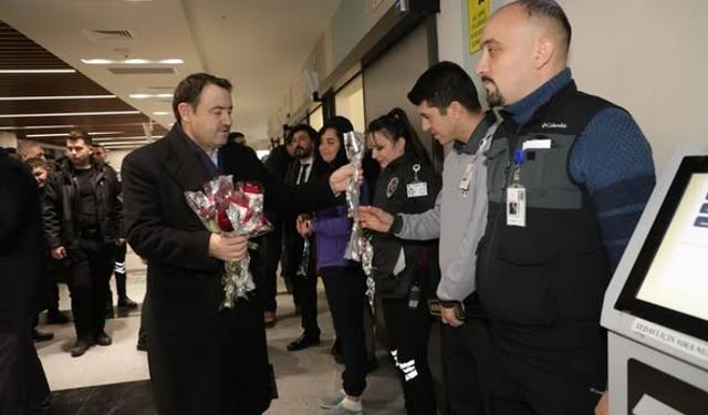 Vali Işın, yılbaşında görevleri başındaki kurum personelleriyle bir araya geldi