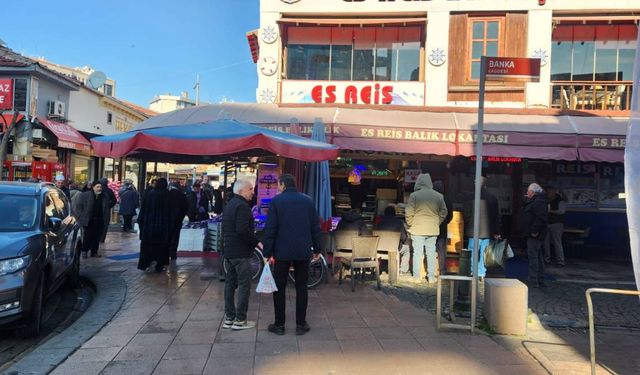 Eskişehir'de soğuk havalar balık tezgâhlarını canlandırdı