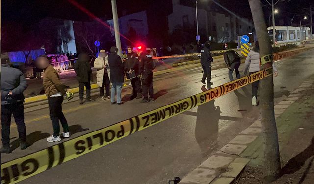 Eskişehir tramvay durağında katliam gibi kaza: 3 genç hayatını kaybetti