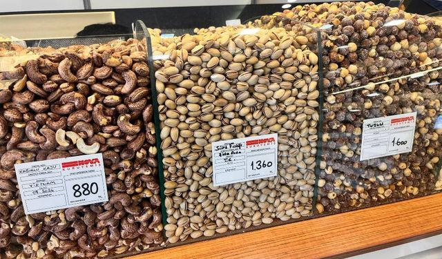 Kuruyemiş tezgâhlarında Siirt fıstığı fiyatıyla şaşırtıyor